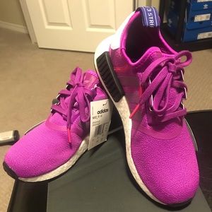 adidas NMD_R1
Vivid Pink (W)